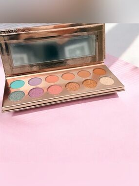Girlactik The Essential Palette Volume 2 - Eyeshadow Palette